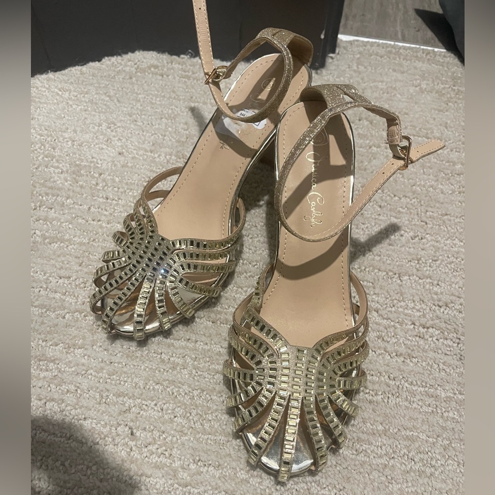 NWOT JESSICA CALYLE GOLD GLITTER  CAGED SANDALS 8.5